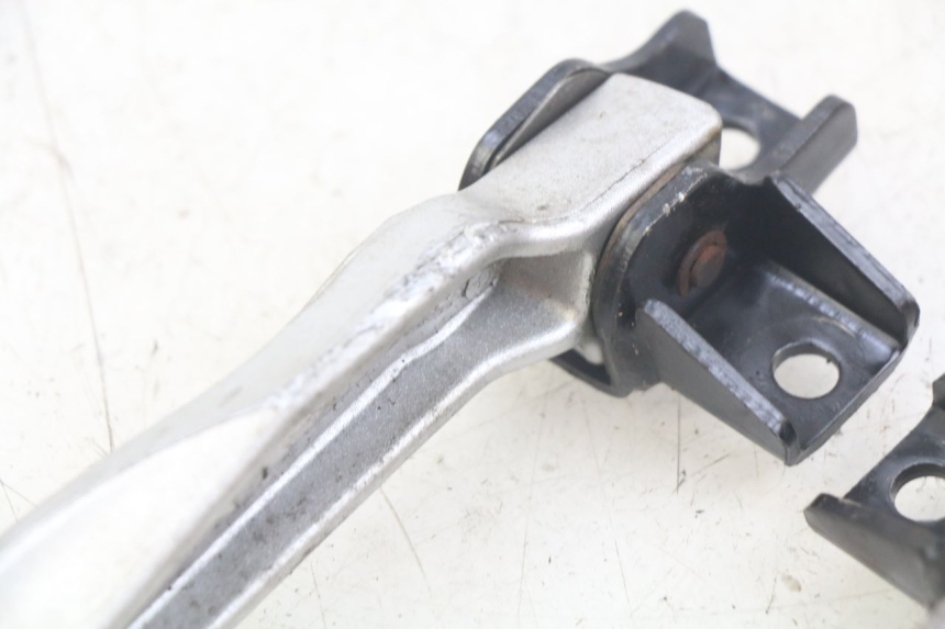 photo de PAIA DI PEDANE POSTERIORI SYM FIDDLE 3 III 125 (2014 - 2020) - Zoom sullo stato d'uso