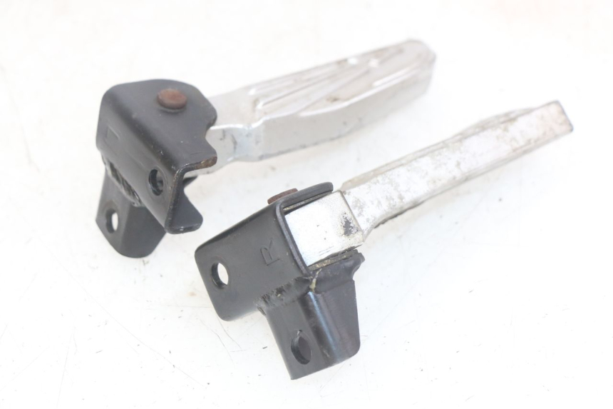 photo de PAIA DI PEDANE POSTERIORI SYM FIDDLE 3 III 125 (2014 - 2020) - Primo piano tecnico