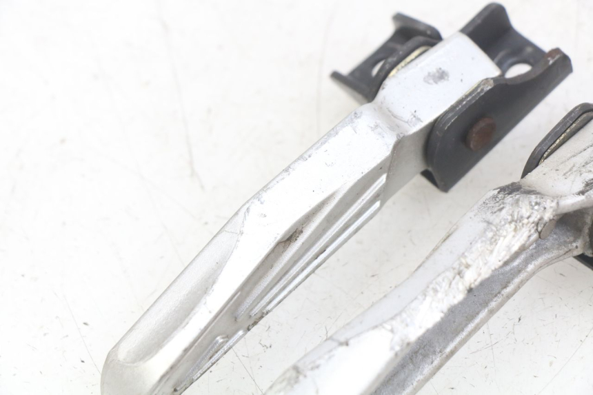 photo de PAIA DI PEDANE POSTERIORI SYM FIDDLE 3 III 125 (2014 - 2020) - Vista d'insieme del prodotto