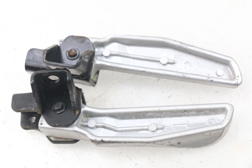 photo de COPPIA PEDANE POSTERIORI SYM FIDDLE 3 III 50 (2014 - 2020) - Zoom sullo stato d'uso