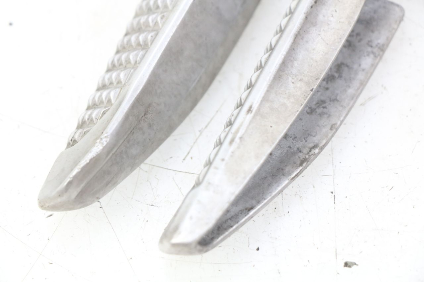 photo de PAIA DI PEDANE POSTERIORI HONDA FORZA 125 (2015 - 2016) - Dettaglio del componente