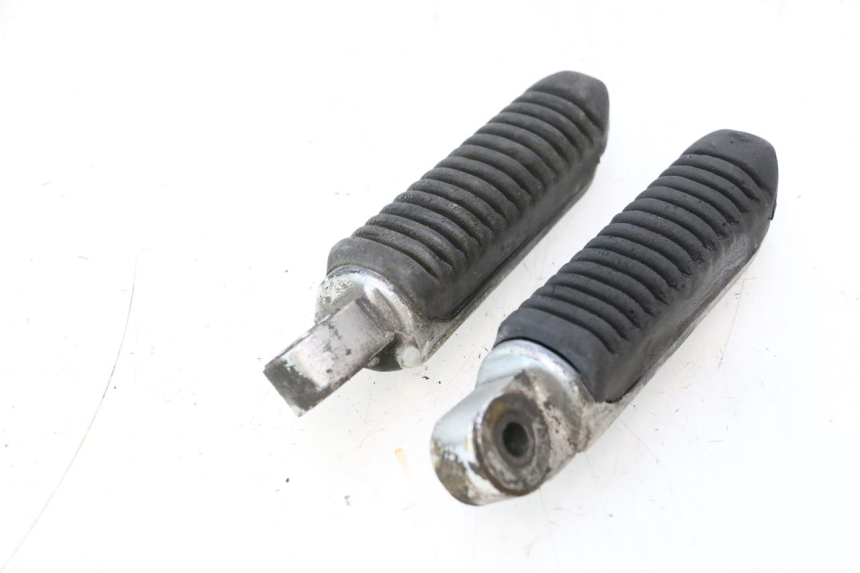 photo de PEDANA POSTERIORE SUZUKI GSX F GSXF 750 (1988 - 1998) - Zoom sullo stato d'uso