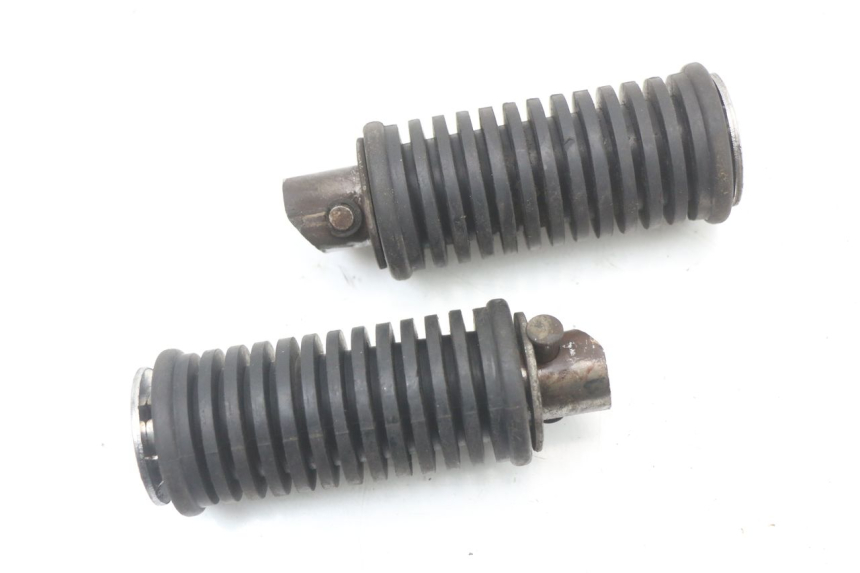 photo de COPPIA PEDANE POSTERIORI SUZUKI GZ MARAUDER 125 (1998 - 2004) - Vista principale