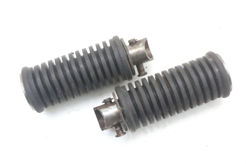 photo de COPPIA PEDANE POSTERIORI SUZUKI GZ MARAUDER 125 (1998 - 2004) - Dettaglio del componente