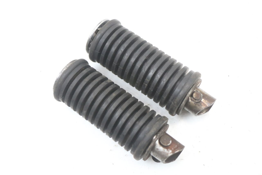 photo de COPPIA PEDANE POSTERIORI SUZUKI GZ MARAUDER 125 (1998 - 2004) - Zoom sullo stato d'uso