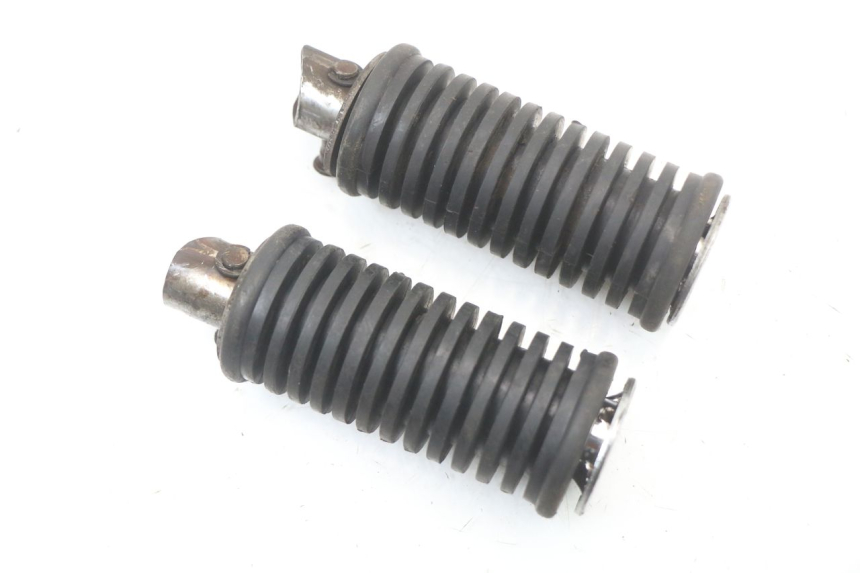 photo de COPPIA PEDANE POSTERIORI SUZUKI GZ MARAUDER 125 (1998 - 2004) - Altra angolazione