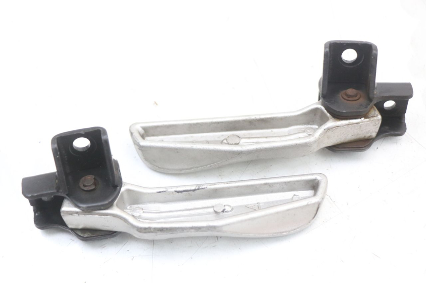 photo de COPPIA DI PEDANE POSTERIORI SYM JET 14 4T 50 (2018 - 2022) - Altra angolazione