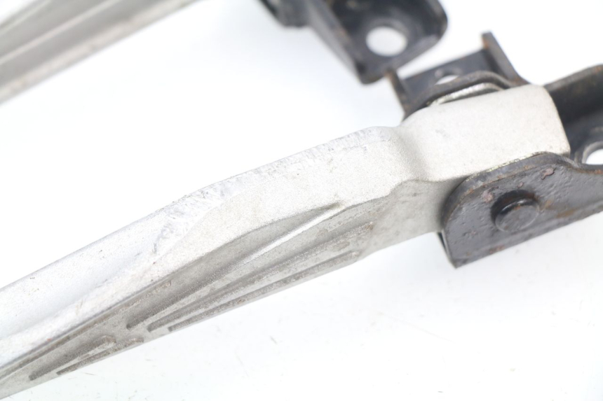 photo de COPPIA PEDANE POSTERIORI SYM JET 4 50 (2010 - 2014) - Dettaglio del componente