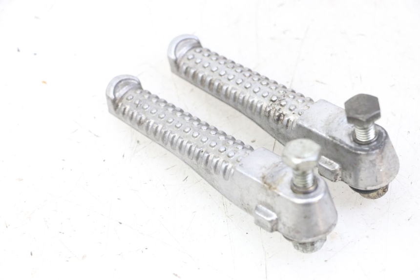 photo de PEDANA POSTERIORE PEUGEOT JET FORCE CARBU 50 (2003 - 2016) - Dettaglio del componente