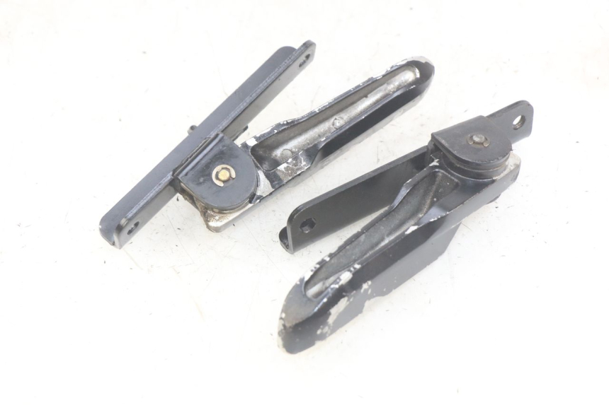 photo de PAIA DI PEDANE POSTERIORI SYM JET SPORT XR 50 (2006 - 2015) - Dettaglio del componente