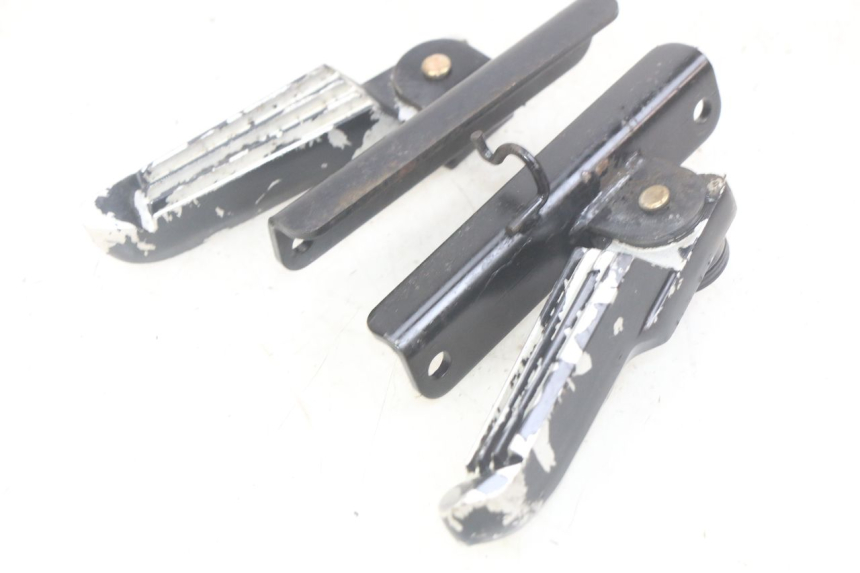 photo de PAIA DI PEDANE POSTERIORI SYM JET SPORT XR 50 (2006 - 2015) - Zoom sullo stato d'uso