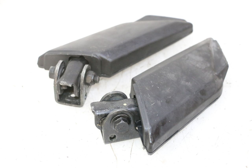 photo de PAIA DI PEDANE POSTERIORI PEUGEOT KISBEE 2T 50 (2010 - 2017) - Zoom sullo stato d'uso