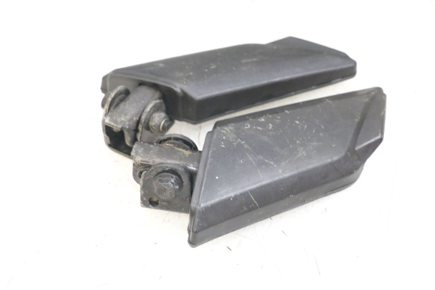 photo de PAIA DI PEDANE POSTERIORI PEUGEOT KISBEE 4T 50 (2010 - 2017) - Zoom sullo stato d'uso