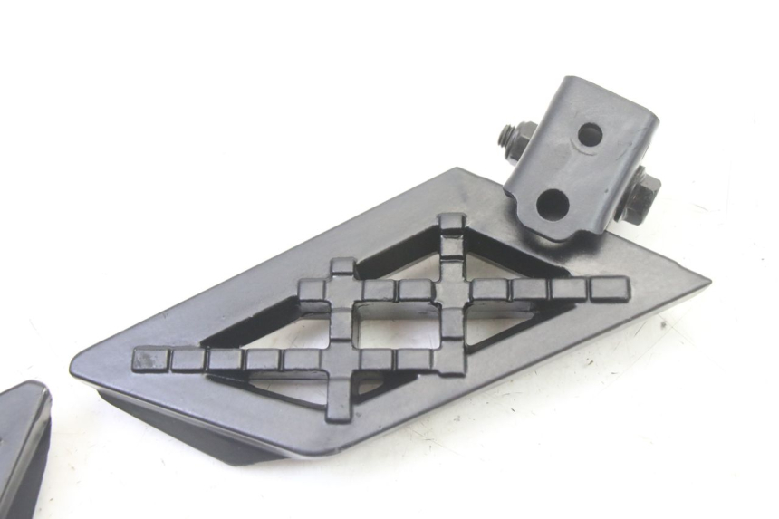 photo de PAIA DI PEDANE POSTERIORI PEUGEOT KISBEE 4T 50 (2018 - 2022) - Zoom sullo stato d'uso