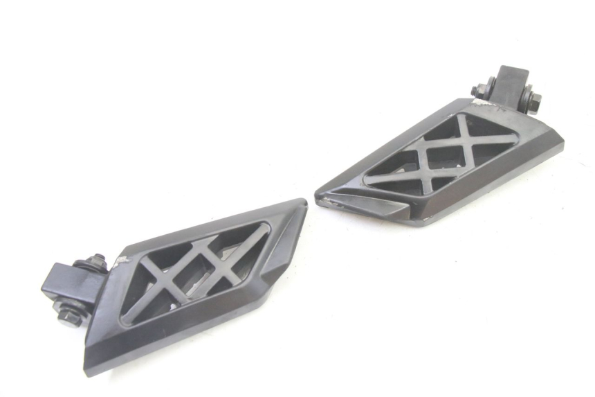 photo de PAIA DI PEDANE POSTERIORI PEUGEOT KISBEE 4T 50 (2018 - 2022) - Stato della superficie e materiale