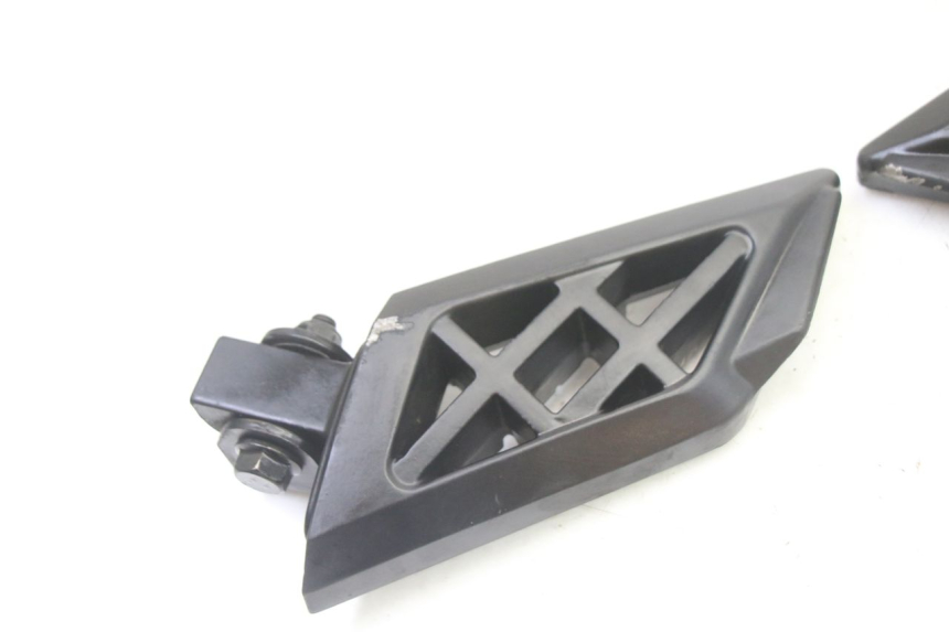 photo de PAIA DI PEDANE POSTERIORI PEUGEOT KISBEE 4T 50 (2018 - 2022) - Ricambio usato controllato