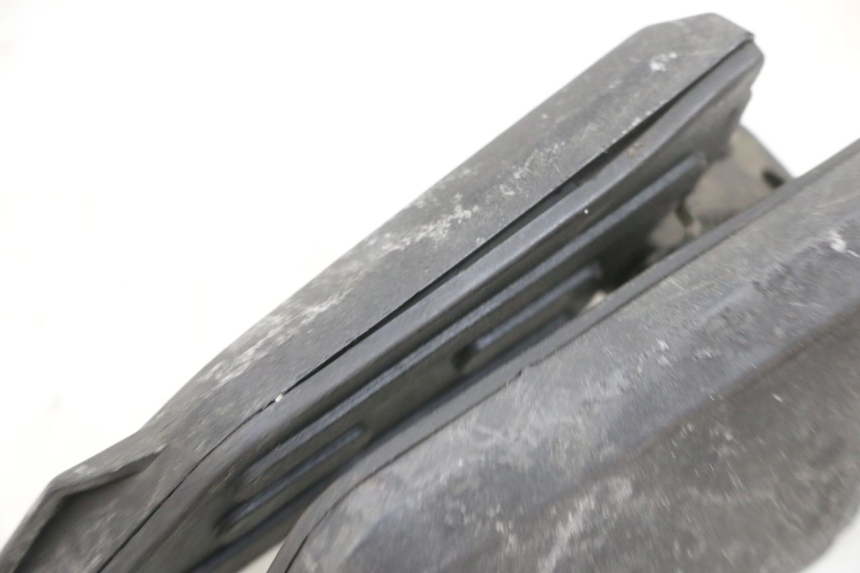 photo de PAIA DI PEDANE POSTERIORI PEUGEOT KISBEE 4T 50 (2010 - 2017) - Zoom sullo stato d'uso