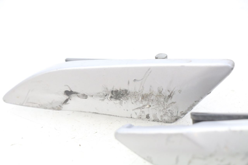 photo de PAIA DI PEDANE POSTERIORI PIAGGIO LIBERTY IGET 4T 50 (2015 - 2020) - Zoom sullo stato d'uso