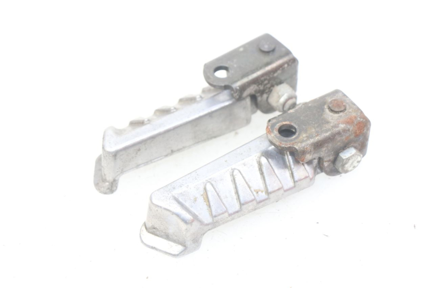 photo de PAIA DI PEDANE POSTERIORI PEUGEOT LUDIX BLASTER 50 (2006 - 2014) - Zoom sullo stato d'uso