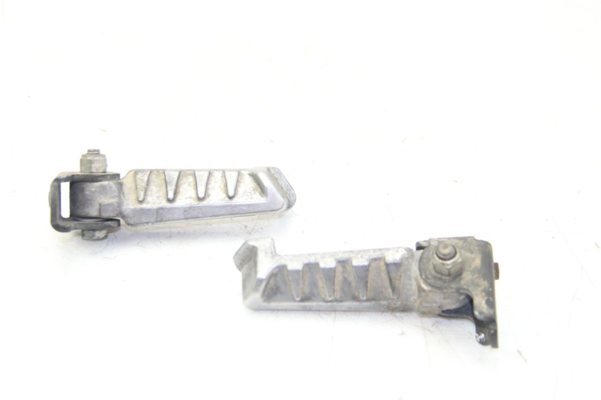 photo de PAIA DI PEDANE POSTERIORI PEUGEOT LUDIX 50 (2008 - 2017) - Zoom sullo stato d'uso