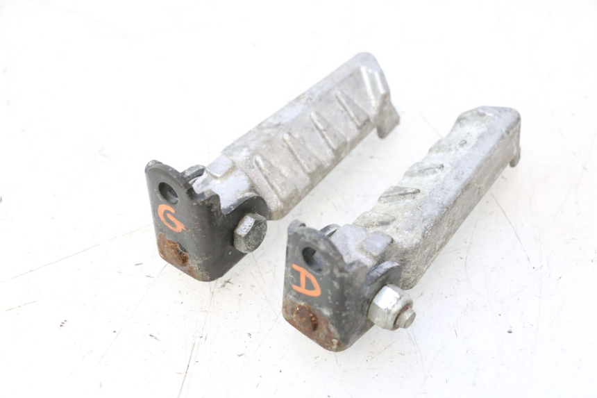 photo de PEDANA POSTERIORE PEUGEOT LUDIX ONE 50 (2004 - 2013) - Altra angolazione