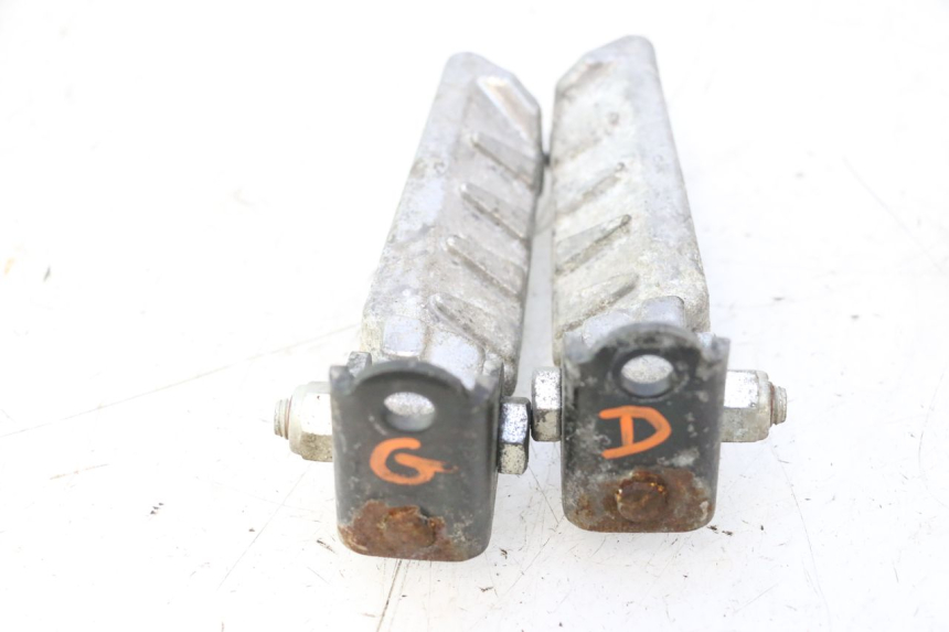photo de PEDANA POSTERIORE PEUGEOT LUDIX ONE 50 (2004 - 2013) - Primo piano tecnico