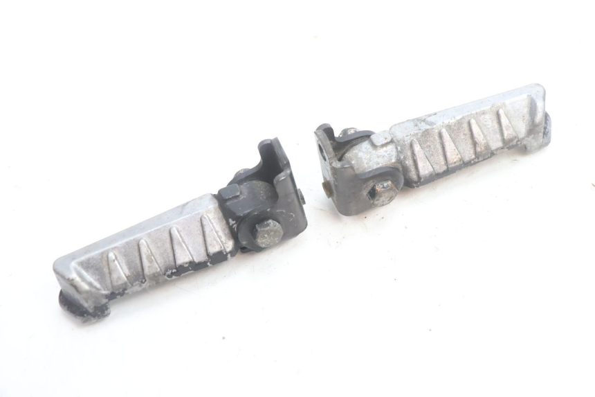 photo de PEDANA POSTERIORE PEUGEOT LUDIX ONE 50 (2004 - 2013) - Zoom sullo stato d'uso