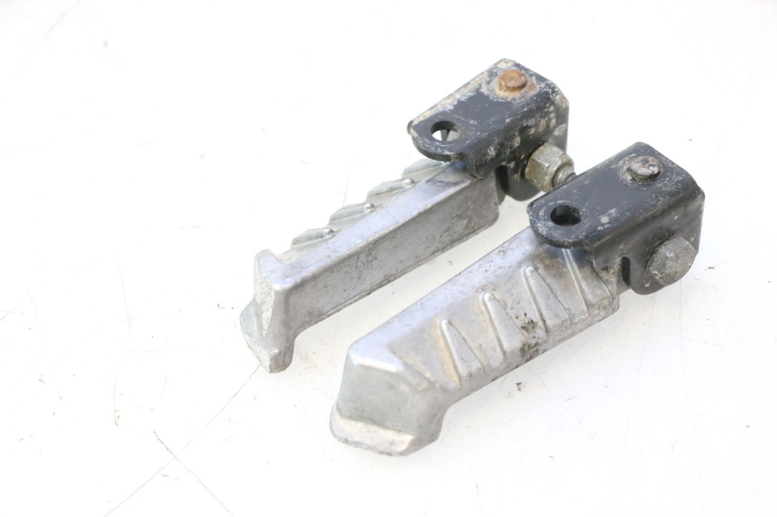 photo de PEDANA POSTERIORE PEUGEOT LUDIX ONE 50 (2004 - 2006) - Zoom sullo stato d'uso