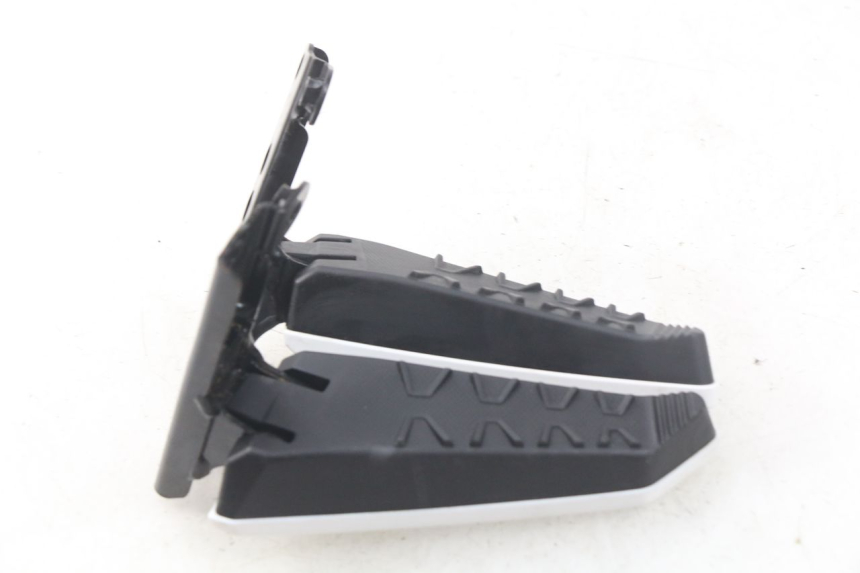 photo de COPPIA PEDANE POSTERIORI MBK MW TRYPTIK 125 (2017 - 2022) - Stato della superficie e materiale