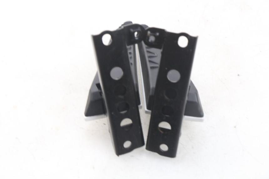 photo de COPPIA PEDANE POSTERIORI MBK MW TRYPTIK 125 (2017 - 2022) - Ricambio usato controllato