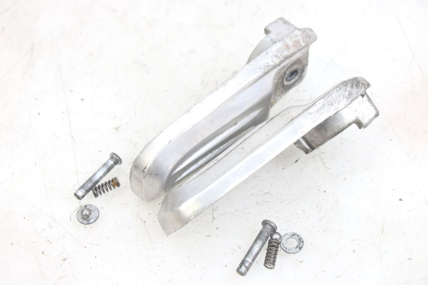 photo de PAIA DI PEDANE POSTERIORI HONDA PCX (JF28) 125 (2009 - 2011) - Altra angolazione