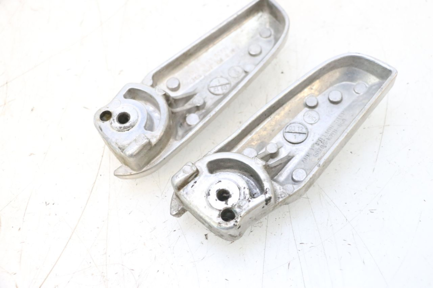 photo de PEDANA POSTERIORE HONDA PCX (JF57/JF64) 125 (2014 - 2018) - Primo piano tecnico
