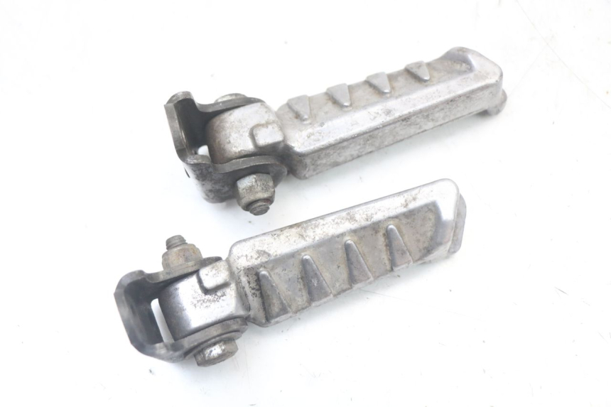 photo de PAIA DI PEDANE POSTERIORI PEUGEOT LUDIX 50 (2005 - 2007) - Zoom sullo stato d'uso