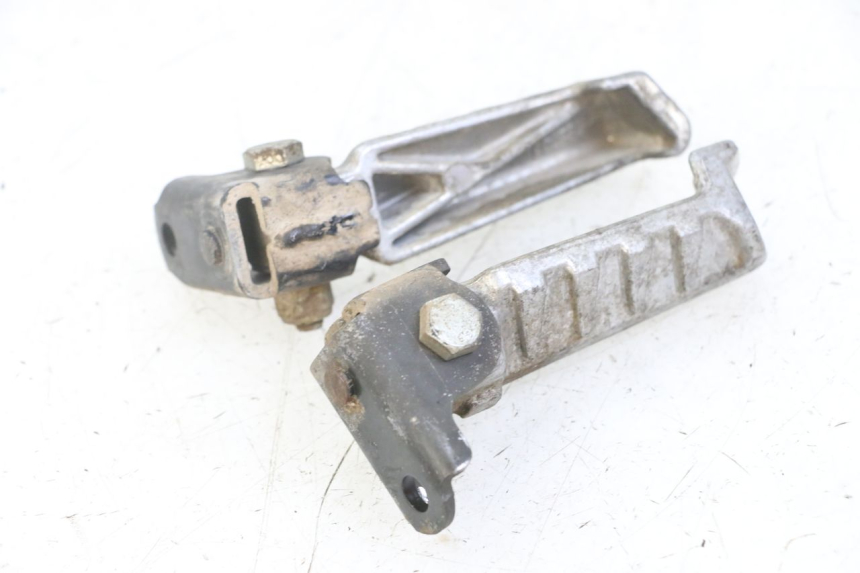 photo de PEDANA POSTERIORE PEUGEOT LUDIX ONE 50 (2005 - 2008) - Zoom sullo stato d'uso