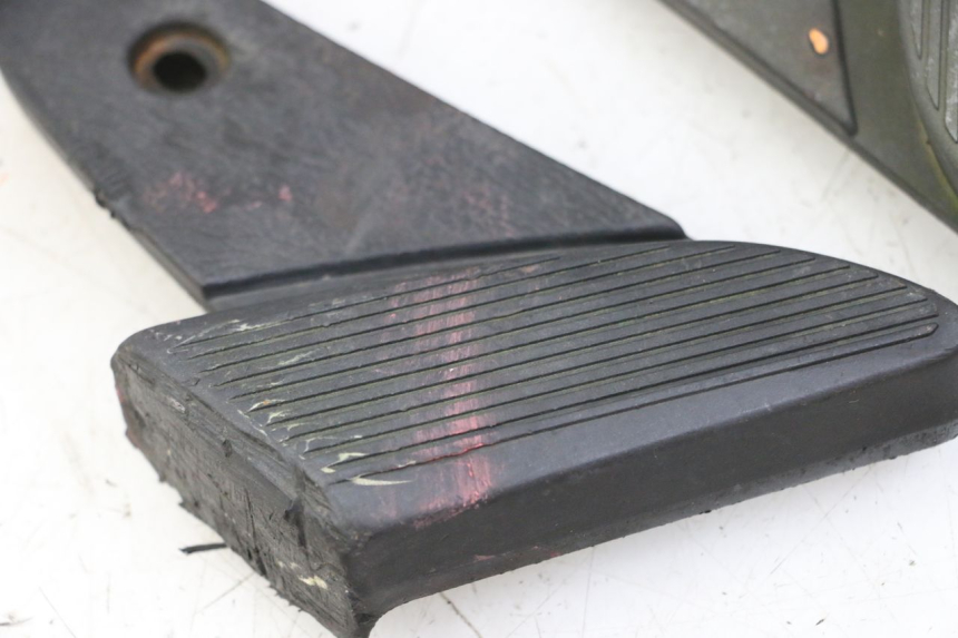 photo de PAIA DI PEDANE POSTERIORI PIAGGIO VESPA S 2T 50 (2007 - 2014) - Dettaglio del componente