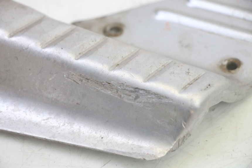 photo de PEDANA POSTERIORE TNT MOTOR ROMA 10' 2T 50 (2011 - 2018) - Stato della superficie e materiale