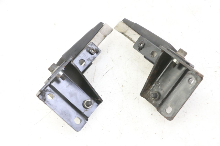 photo de PEDANA POSTERIORE PEUGEOT SATELIS 125 (2013 - 2018) - Primo piano tecnico