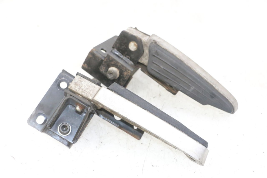 photo de PEDANA POSTERIORE PEUGEOT SATELIS 125 (2013 - 2018) - Primo piano tecnico