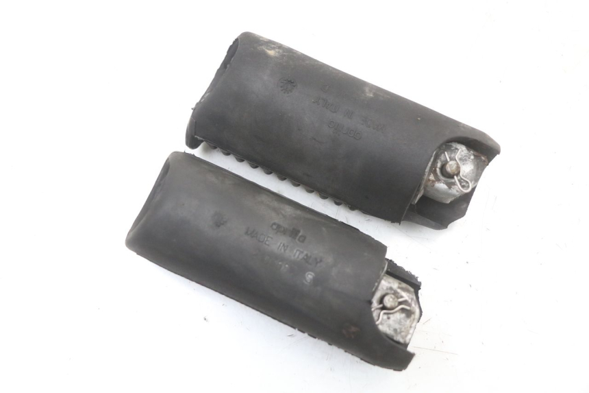 photo de COPPIA PEDANE POSTERIORI APRILIA SCARABEO GT 125 (1999 - 2007) - Primo piano tecnico