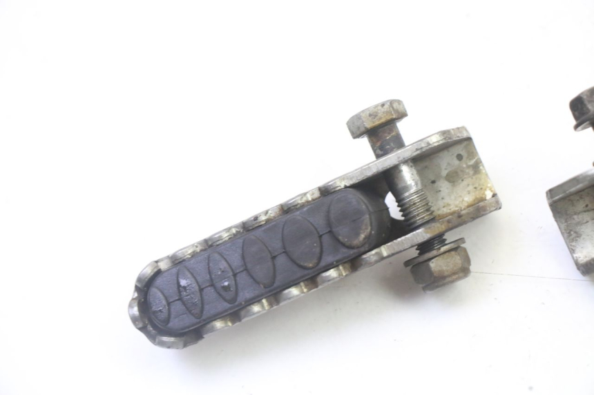 photo de COPPIA PEDANA POSTERIORE DERBI SENDA SM DRD 50 (2008 - 2013) - Dettaglio del componente