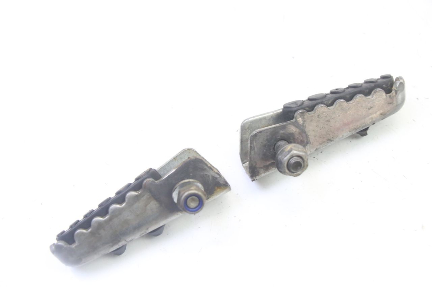 photo de COPPIA PEDANA POSTERIORE DERBI SENDA SM DRD 50 (2008 - 2013) - Primo piano tecnico