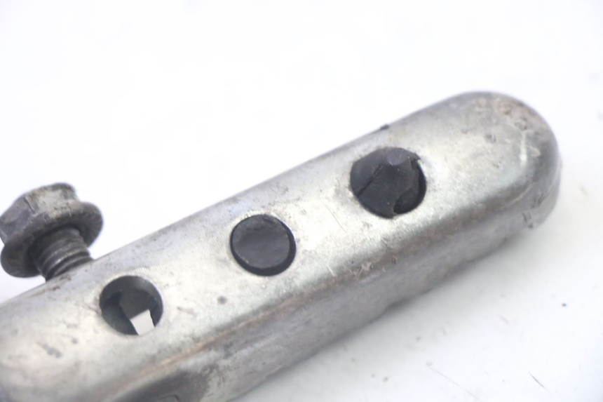 photo de COPPIA PEDANA POSTERIORE DERBI SENDA SM DRD 50 (2008 - 2013) - Dettagli dei punti di fissaggio