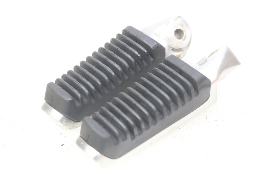 photo de PAIA DI PEDANE POSTERIORI SUZUKI SIXTEEN 125 (2008 - 2010) - Vista principale