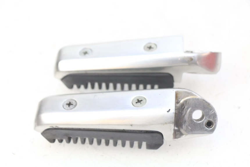 photo de PAIA DI PEDANE POSTERIORI SUZUKI SIXTEEN 125 (2008 - 2010) - Altra angolazione