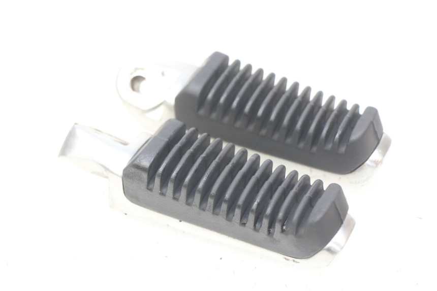 photo de PAIA DI PEDANE POSTERIORI SUZUKI SIXTEEN 125 (2008 - 2010) - Primo piano tecnico