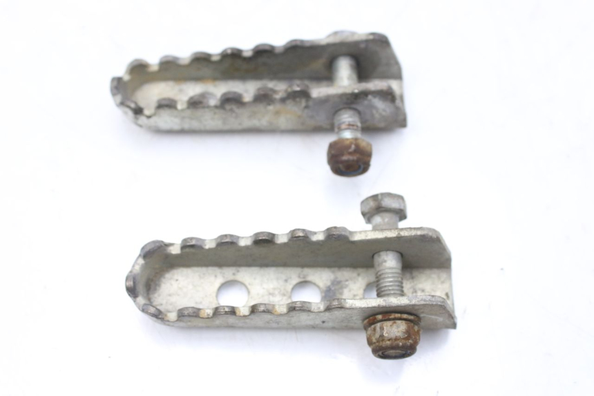 photo de PAIA DI PEDANE POSTERIORI GILERA SMT SUPERMOTARD 50 (2009 - 2017) - Primo piano tecnico