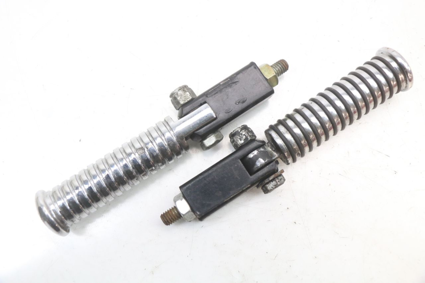 photo de PEDANA POSTERIORE HARLEY DAVIDSON SPORTSTER XL CUSTOM 1200 (2003 - 2004) - Zoom sullo stato d'uso