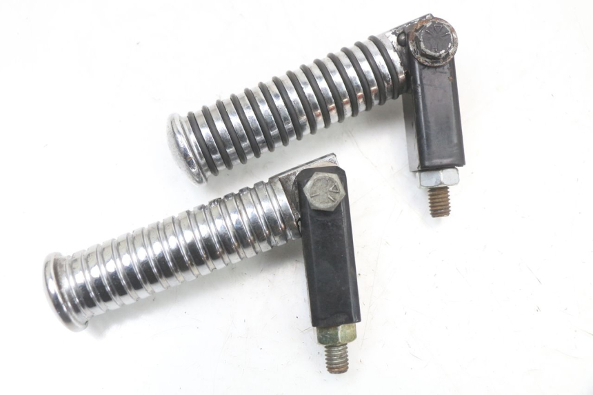 photo de PEDANA POSTERIORE HARLEY DAVIDSON SPORTSTER XL CUSTOM 1200 (2003 - 2004) - Primo piano tecnico