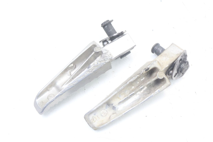 photo de PEDANA POSTERIORE SUZUKI GSR 750 (2011 - 2017) - Primo piano tecnico