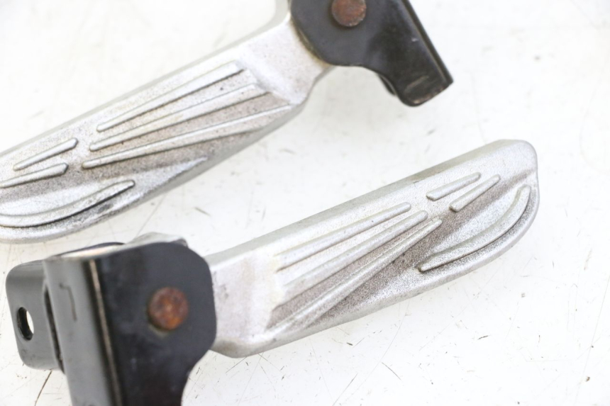 photo de COPPIA PEDANE POSTERIORI SYM FIDDLE 3 III 50 (2014 - 2020) - Dettaglio del componente